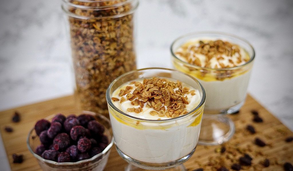 https://simpleisgourmet.com/wp-content/uploads/2021/03/instant-pot-yogurt-with-blueberrys-and-granola-1024x597.jpg