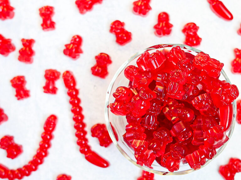How to make easy homemade elderberry gummies